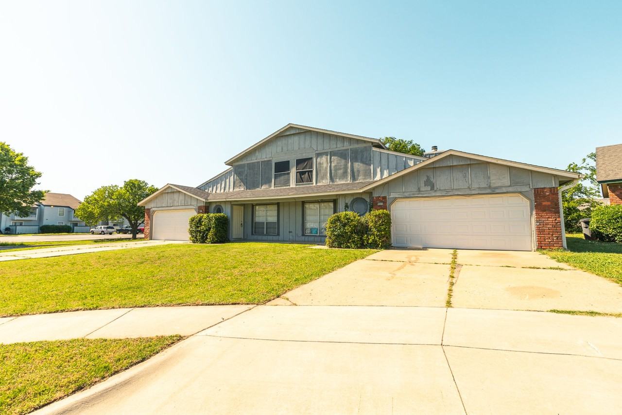 E 22nd St Duplex - Photo 5 of 35