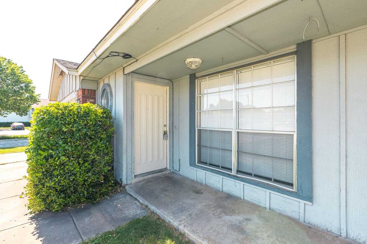 E 22nd St Duplex - Photo 7 of 35