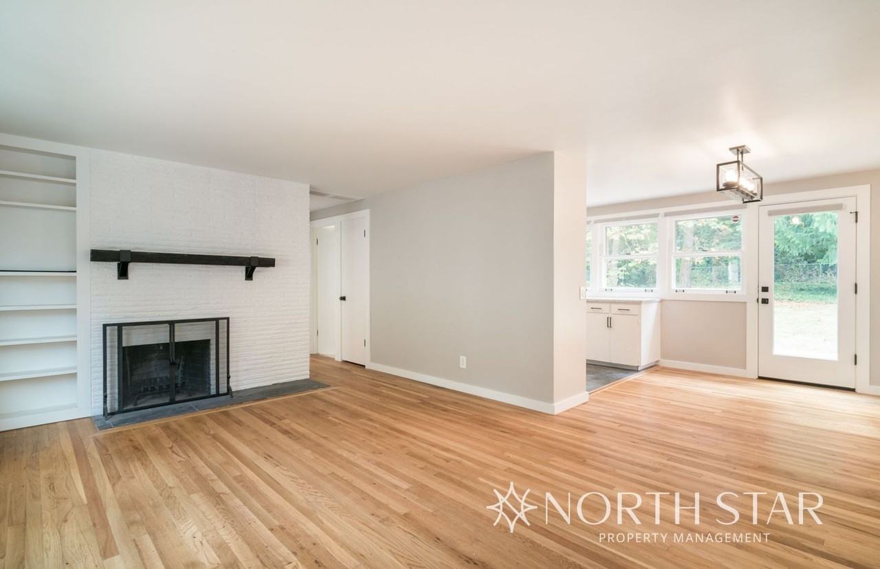 1010 Oak Ter - Photo 7 of 28