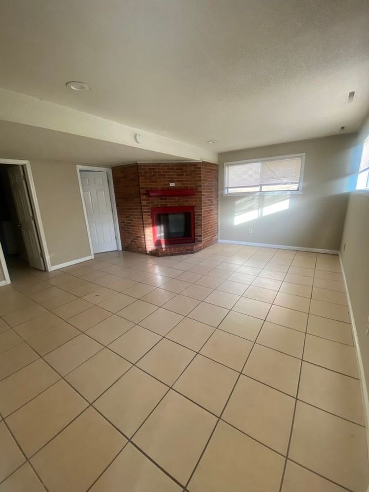 4337 W Bethany Dr - Photo 3 of 8