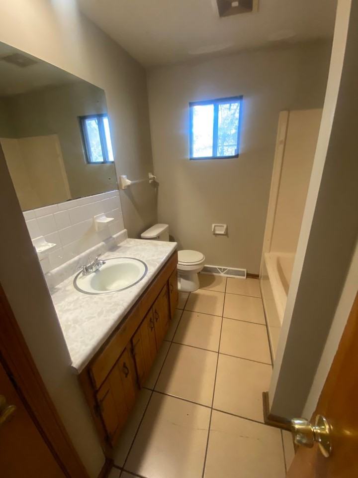 4337 W Bethany Dr - Photo 5 of 8