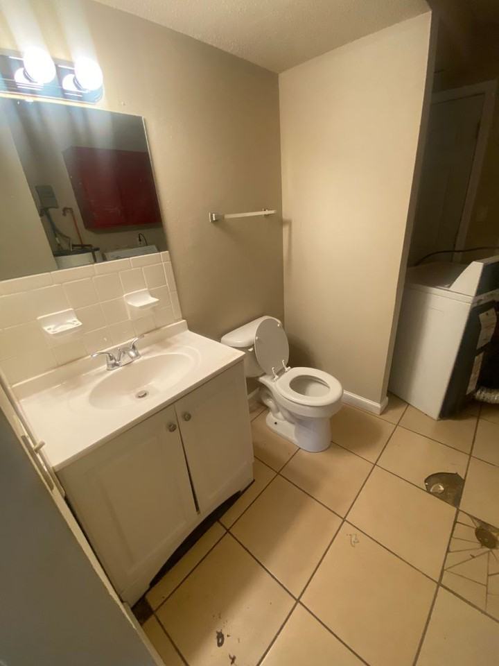 4337 W Bethany Dr - Photo 2 of 8