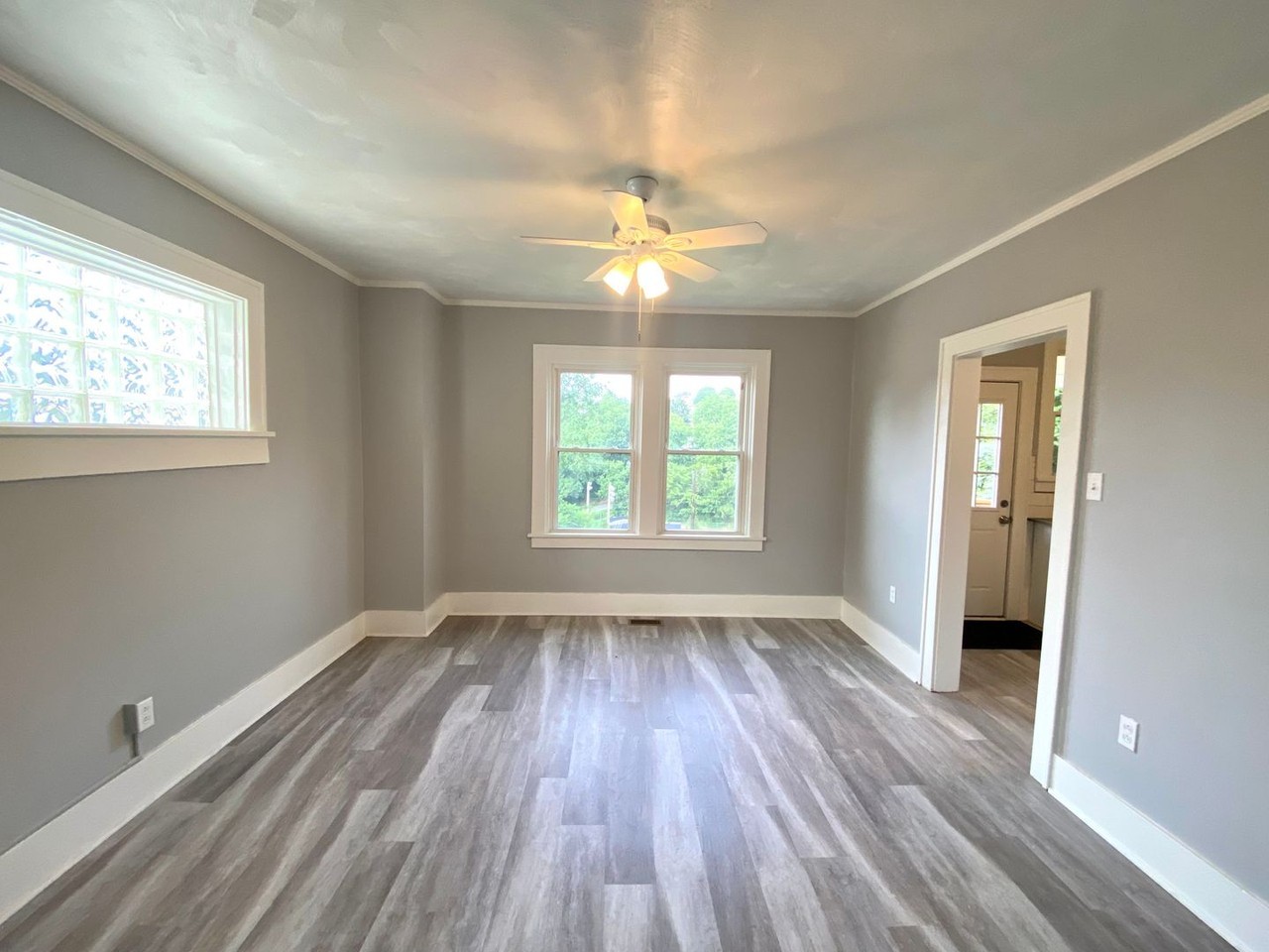 340 Parkfield St - Photo 6 of 30