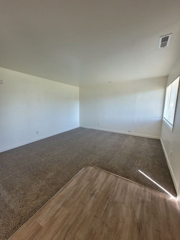 821 Cannon Ln - Photo 3 of 15