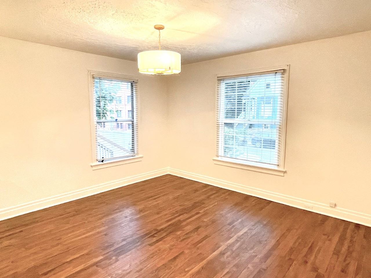 1514 Se Belmont St - Photo 3 of 22