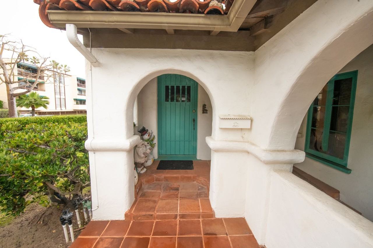 6425 Electric Ave - Photo 3 of 50