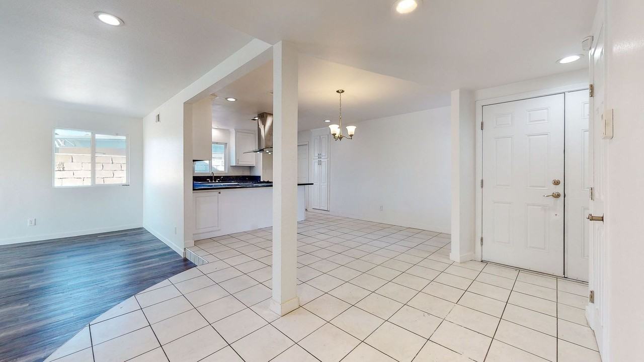 10325 Liberty St - Photo 5 of 38