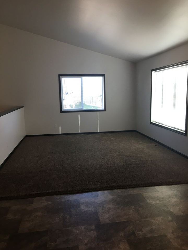 2289 35th Street Cir S - Photo 4 of 14