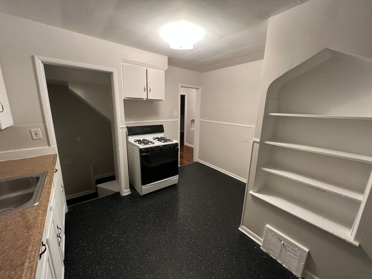 16053 Lappin St - Photo 3 of 15