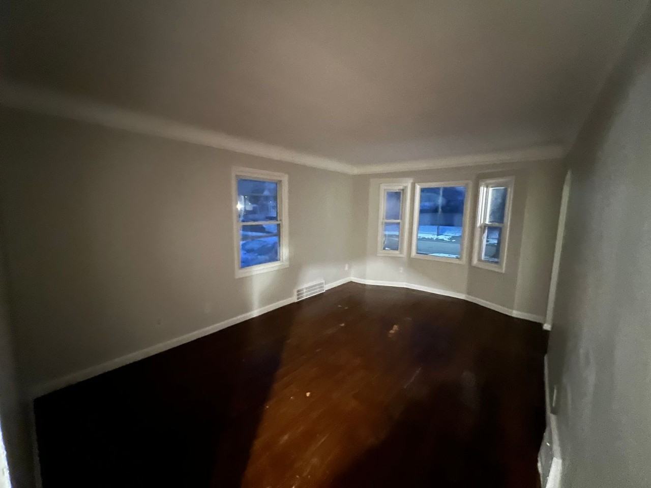 16053 Lappin St - Photo 6 of 15