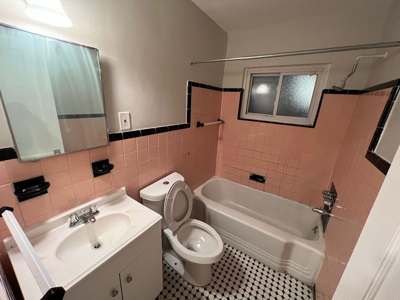 16053 Lappin St - Photo 7 of 15
