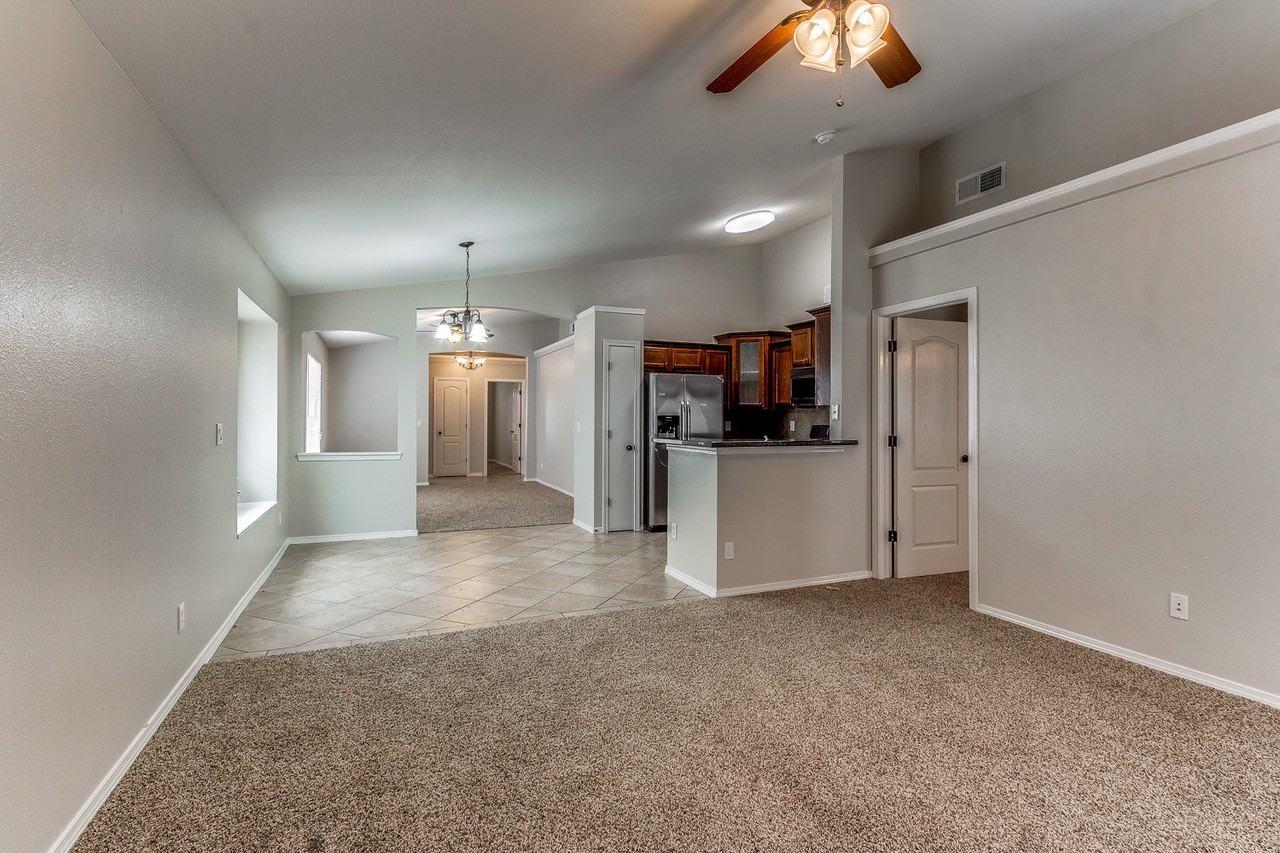 814 Desert Silver Dr - Photo 7 of 23