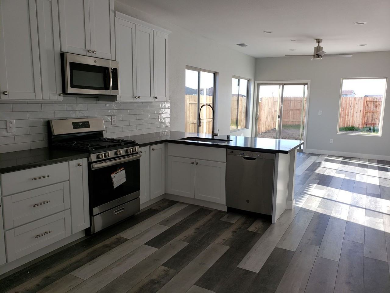2218 Armus St - Photo 4 of 12