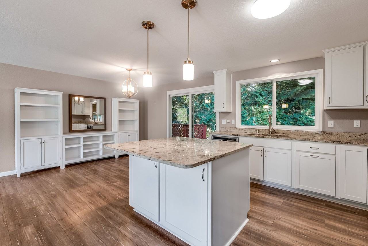 1107 Ne 200th St - Photo 4 of 30