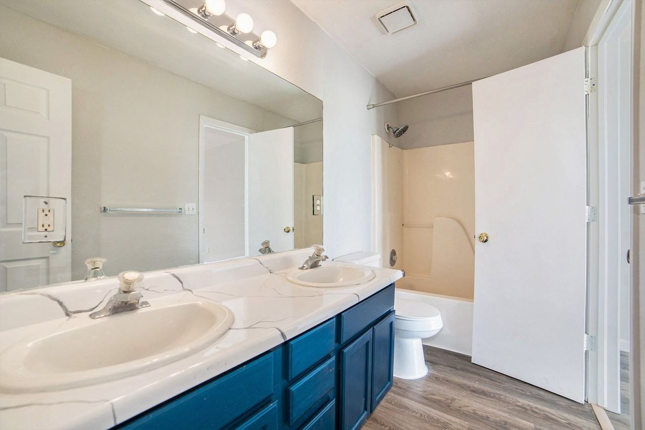 198 S Bayfield Ave - Photo 6 of 15