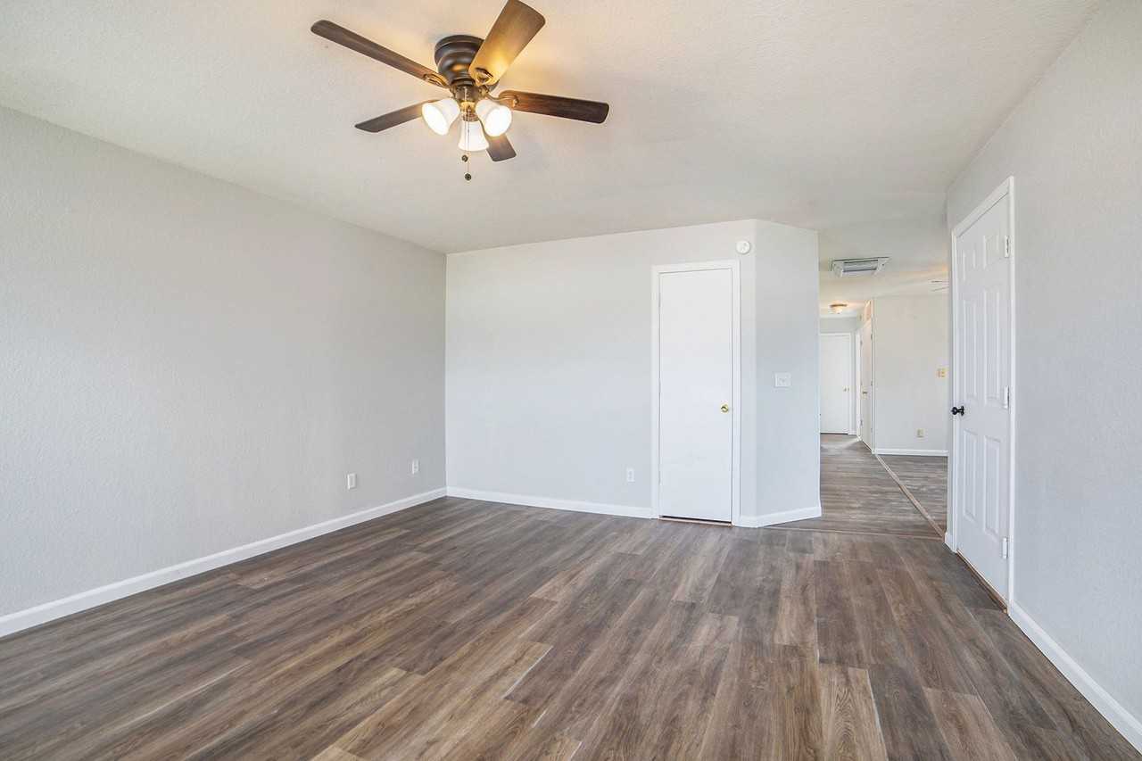 198 S Bayfield Ave - Photo 7 of 15