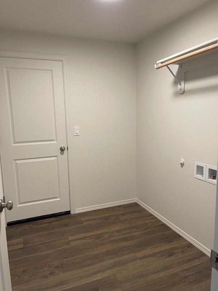 1608 Zoe Ave - Photo 2 of 13