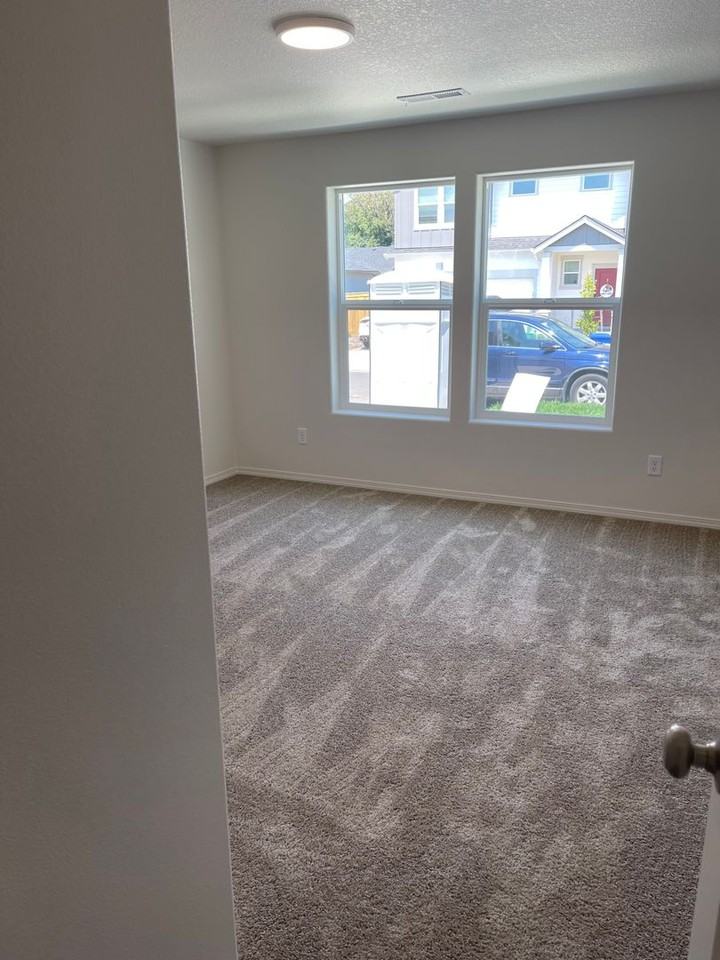 1608 Zoe Ave - Photo 3 of 13