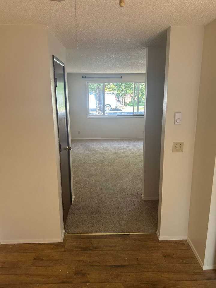 1075 Monroe St - Photo 3 of 9