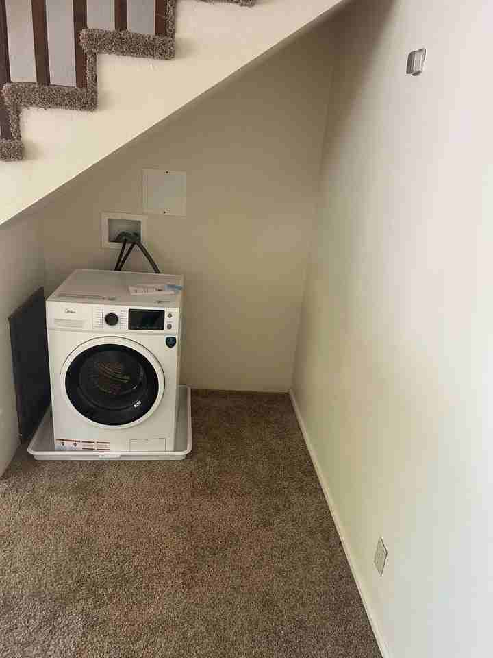 1075 Monroe St - Photo 5 of 9