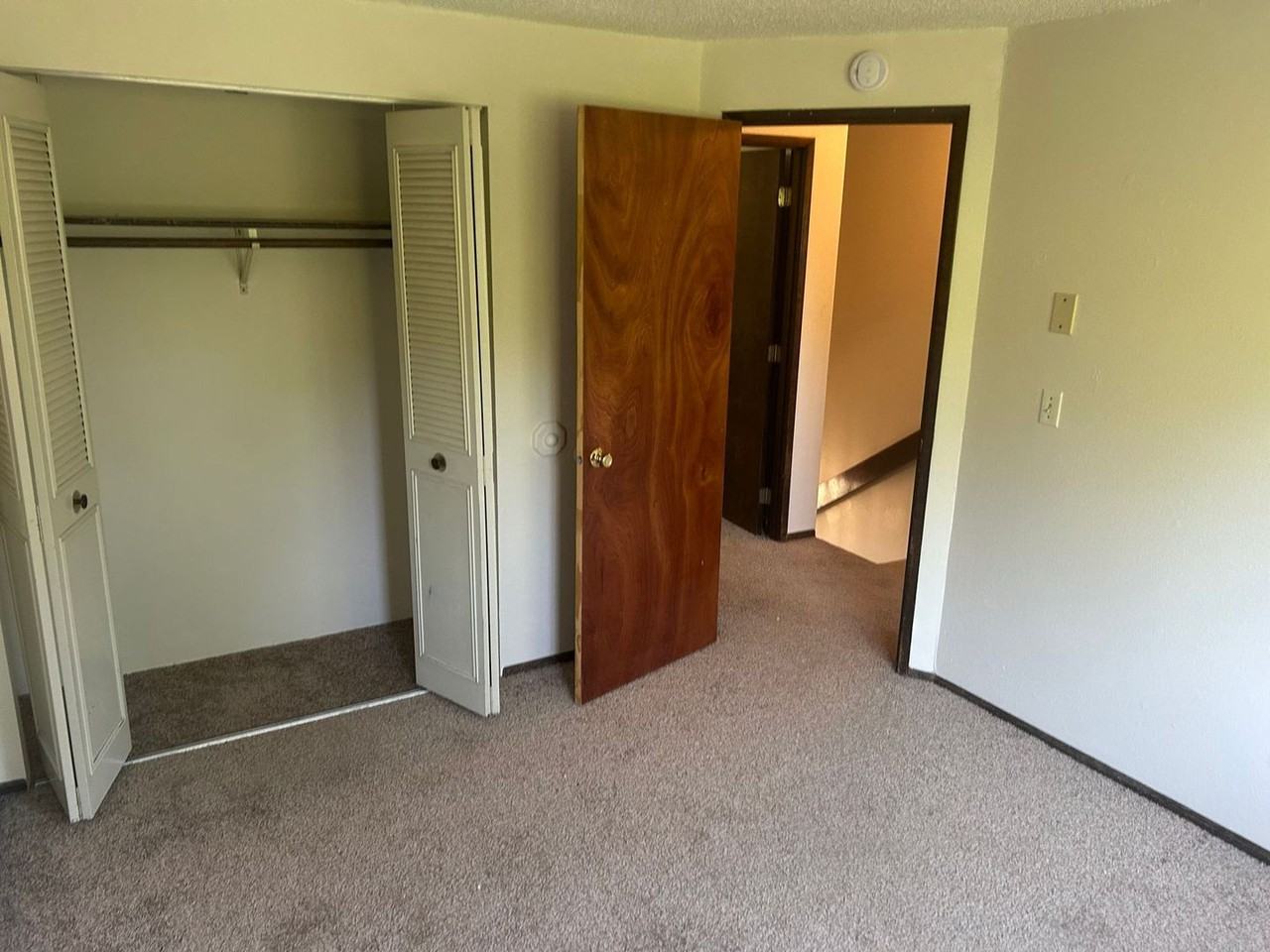 1075 Monroe St - Photo 7 of 9