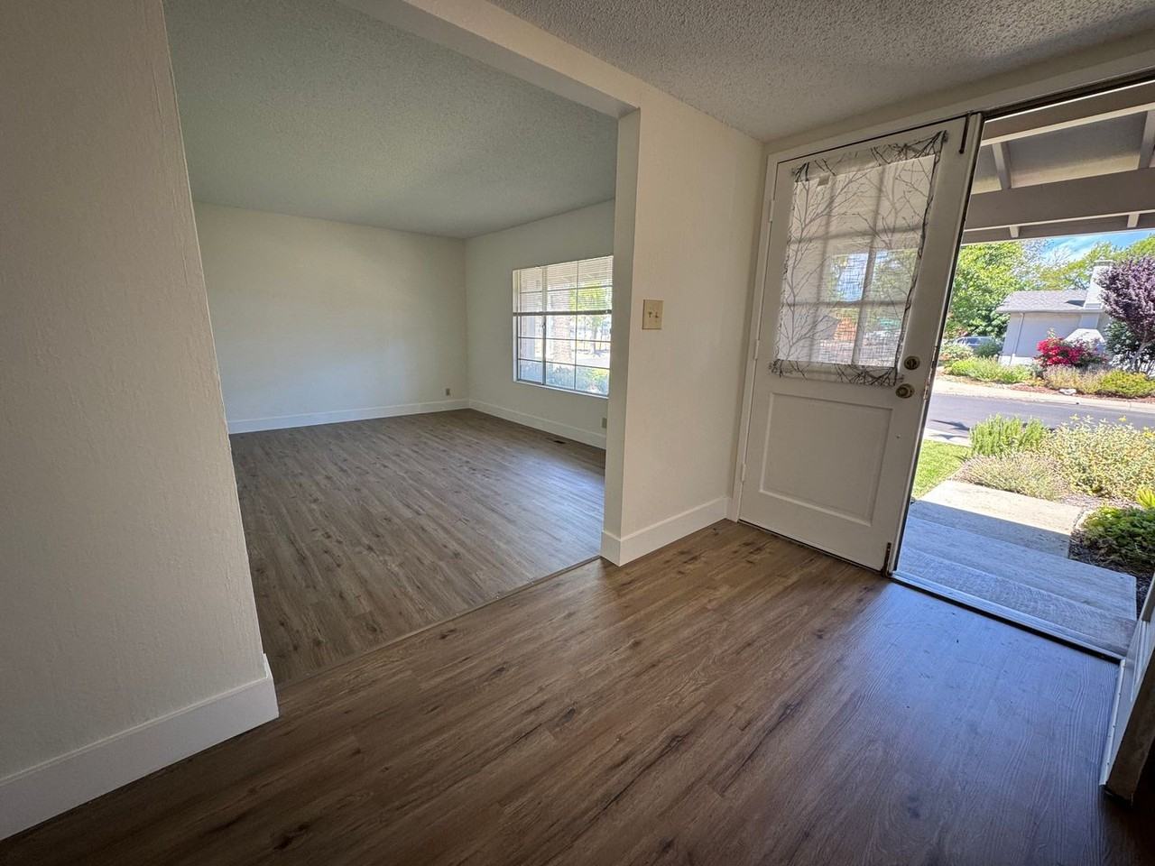 6292 Robin Ct - Photo 6 of 37