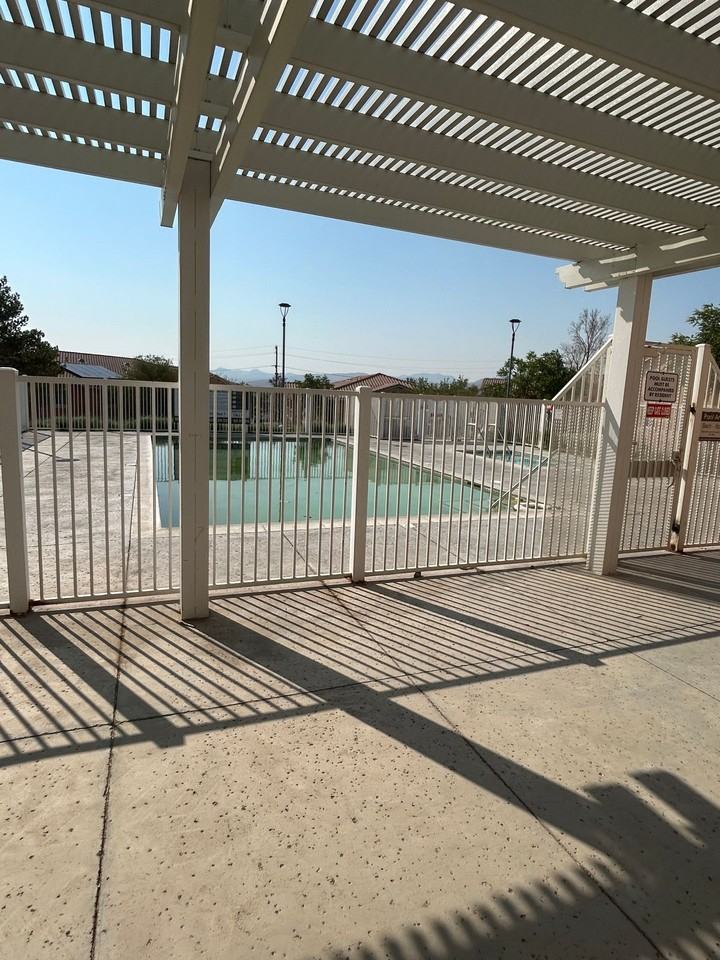 201 North Yucca Avenue - Photo 3 of 18