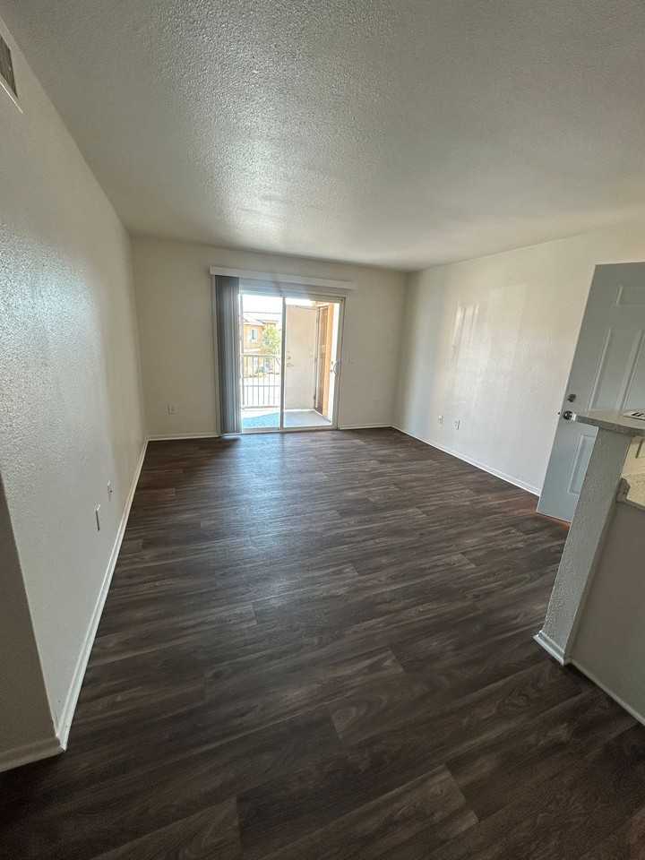 201 North Yucca Avenue - Photo 7 of 18