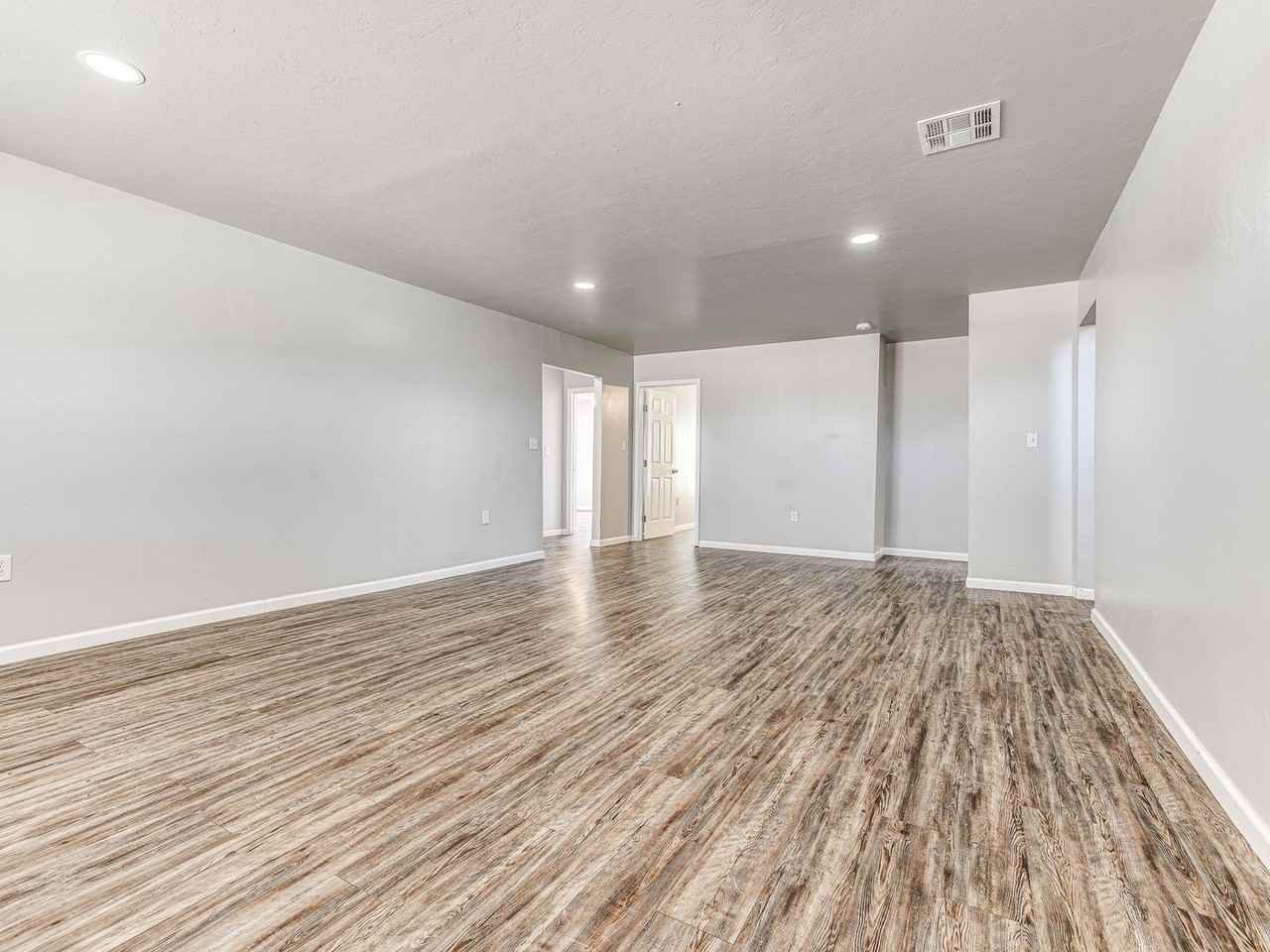 445 Nw 119th St - Photo 4 of 18