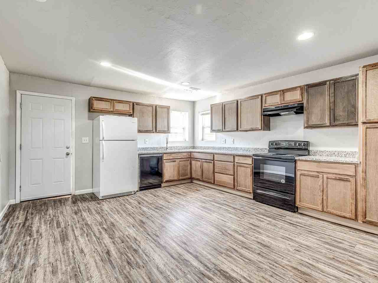 445 Nw 119th St - Photo 5 of 18