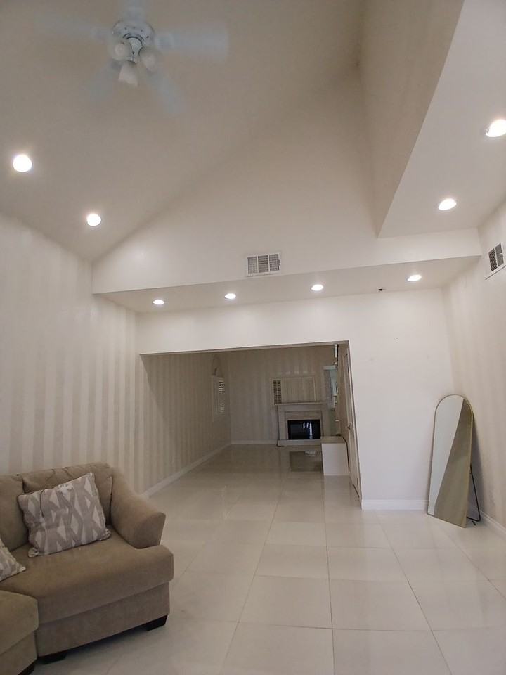 257 Driftwood Dr - Photo 2 of 27