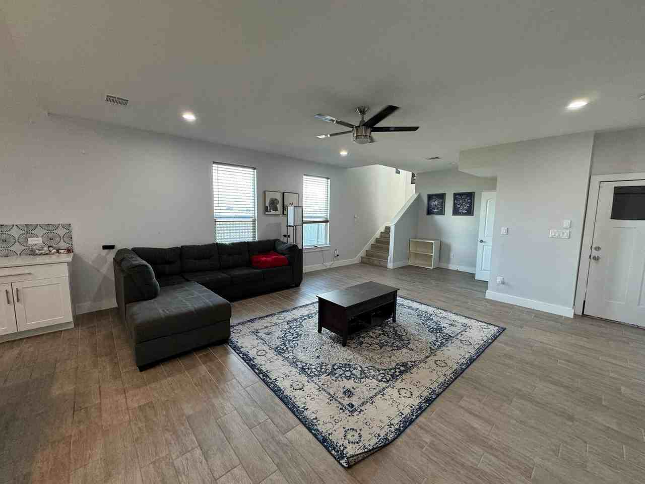 127 Juanita Cir - Photo 3 of 21