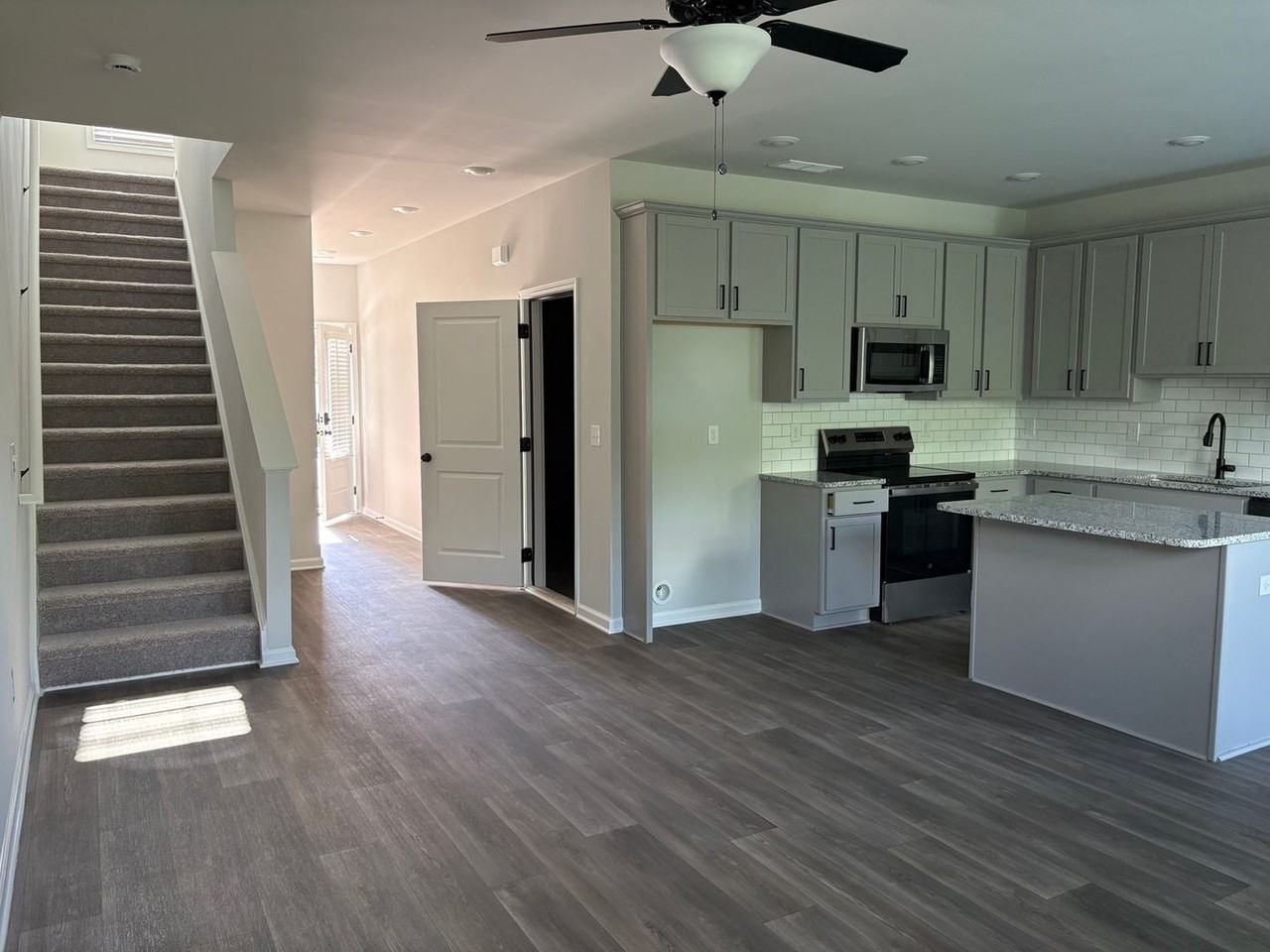 130 Lauren St - Photo 5 of 22