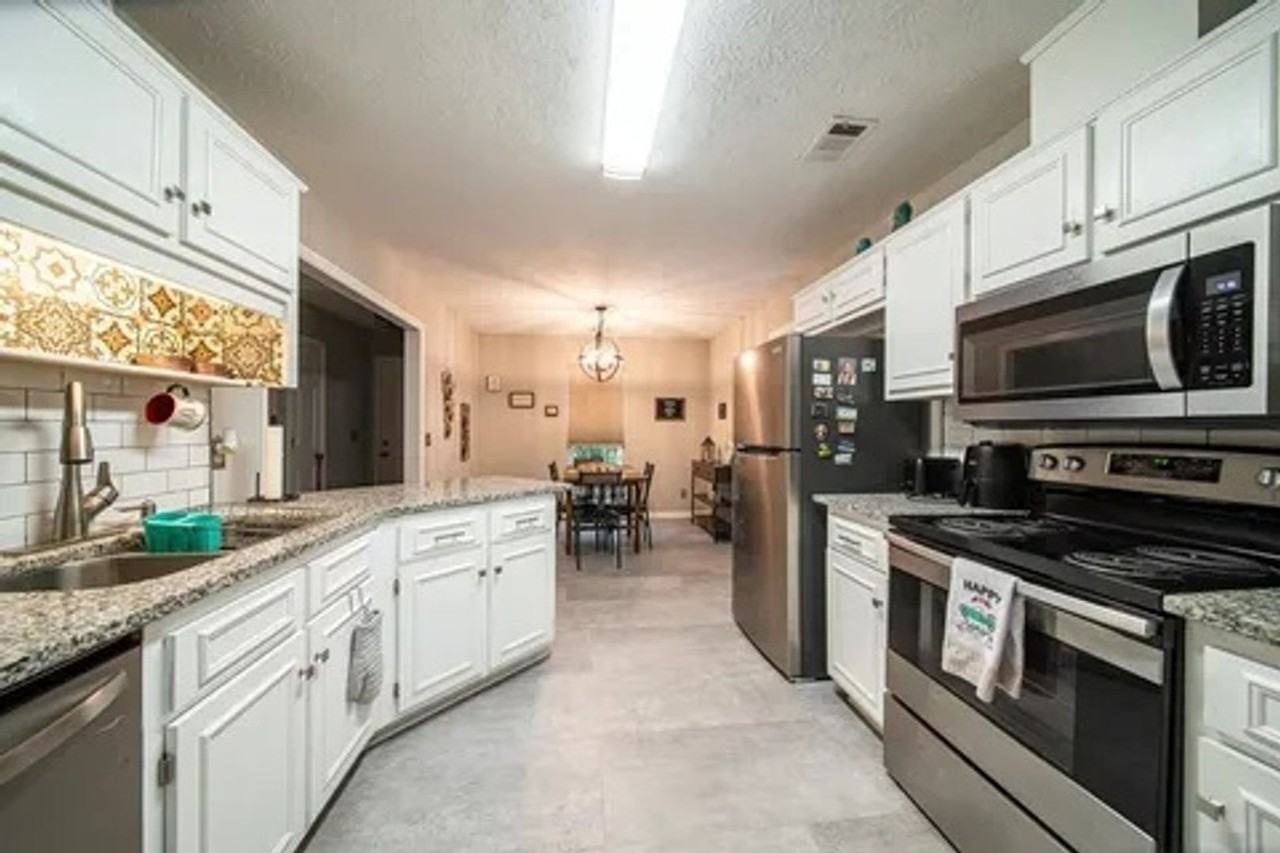 5208 Spinnaker Ct - Photo 3 of 20