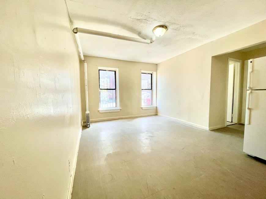 1331 Seneca Ave - Photo 2 of 6