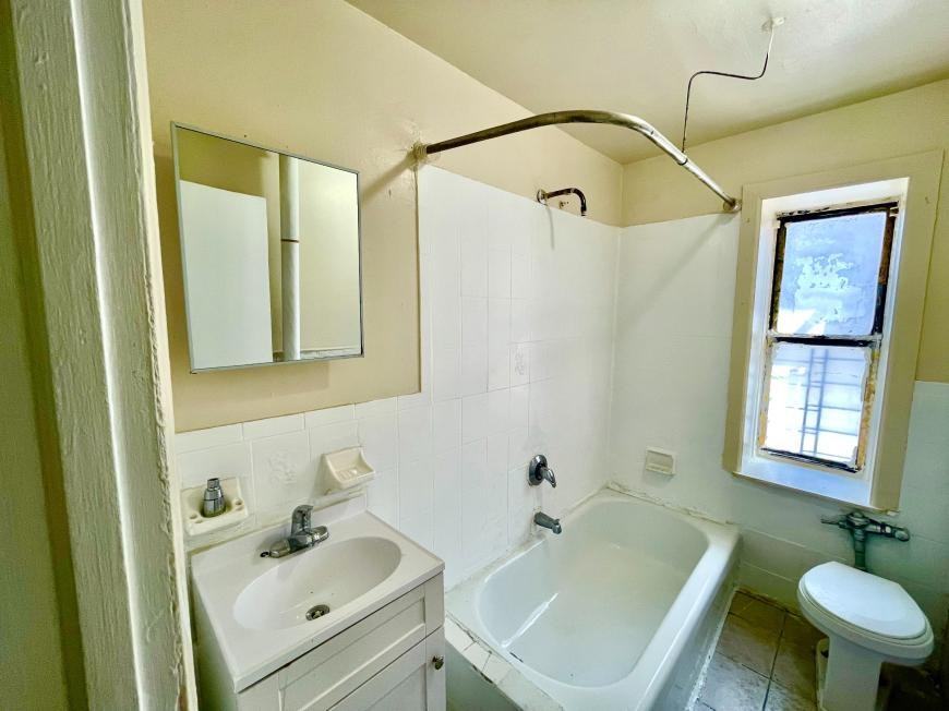 1331 Seneca Ave - Photo 3 of 6