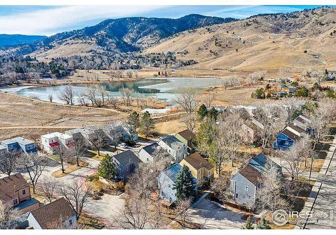 769 Cottage Ln - Photo 3 of 34