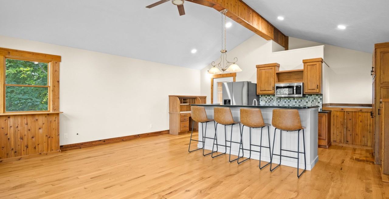 385 Neuman Street - Photo 3 of 25