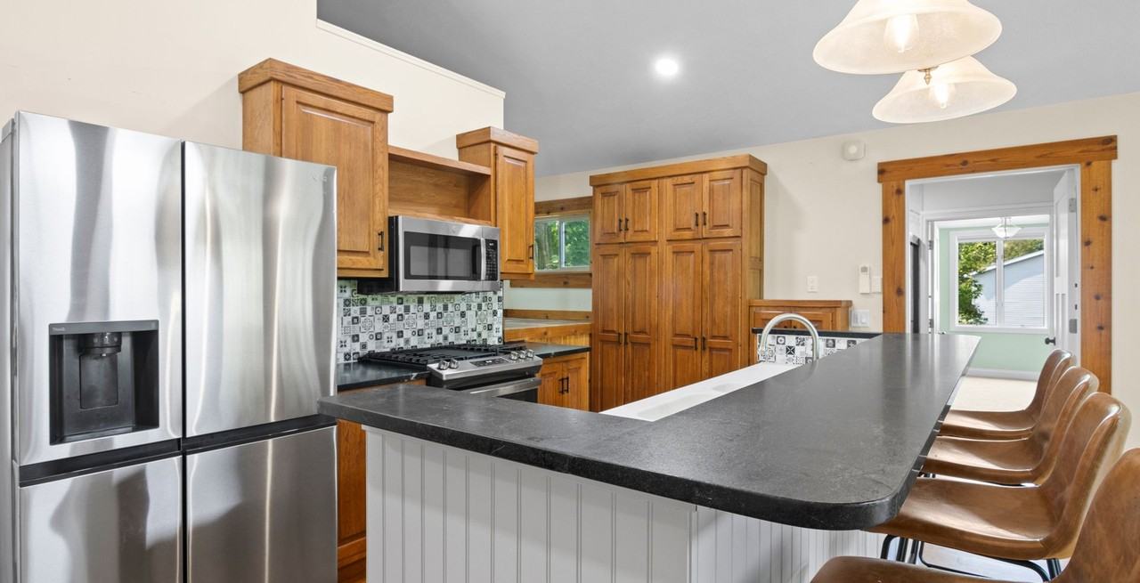 385 Neuman Street - Photo 7 of 25