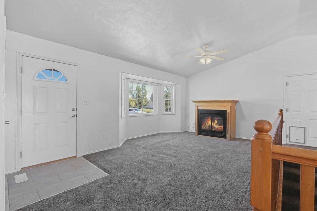 191 N 3990 E - Photo 3 of 50