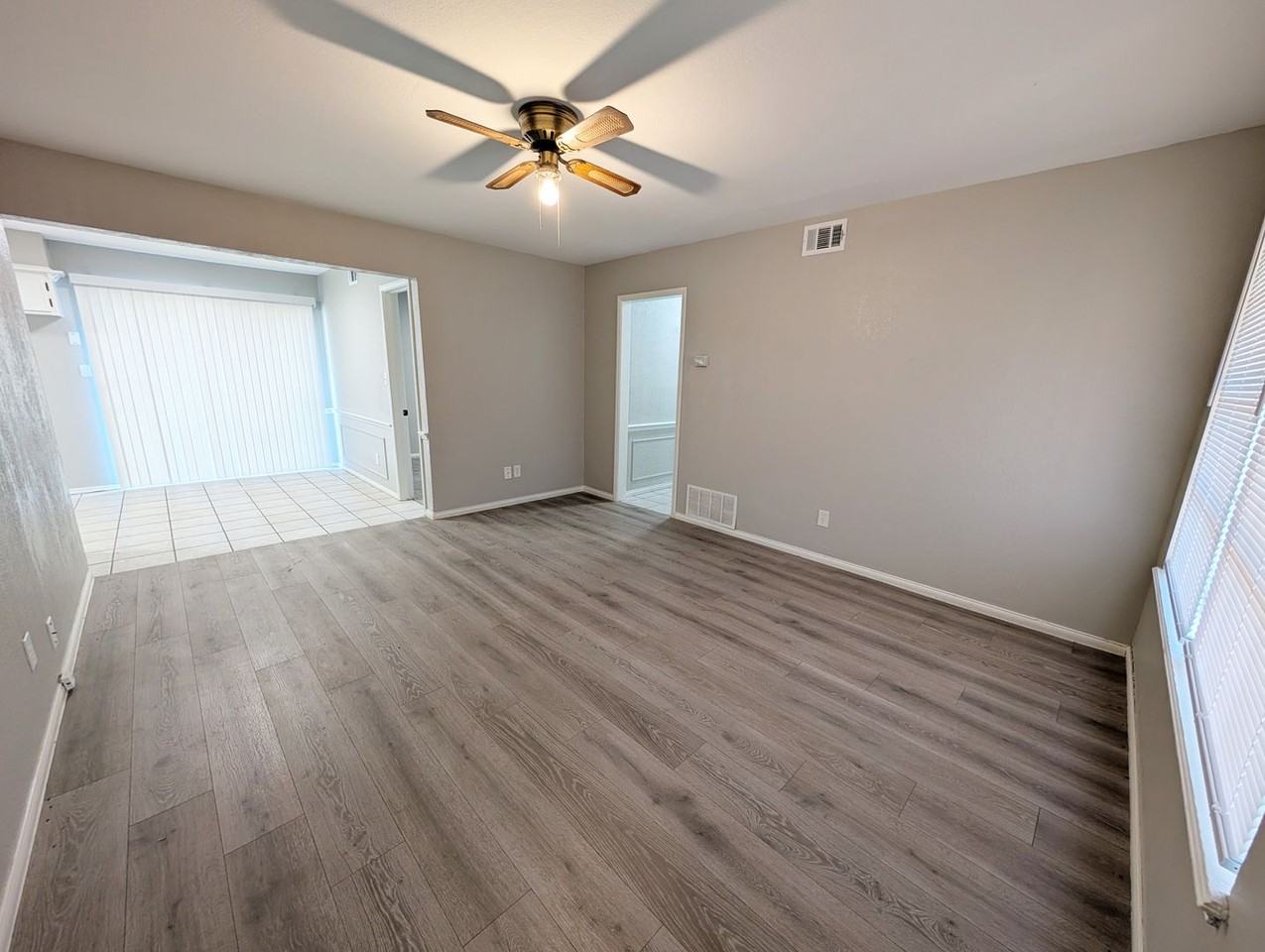 2709 Sw 55th St - Photo 4 of 14