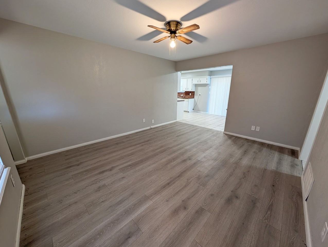 2709 Sw 55th St - Photo 5 of 14