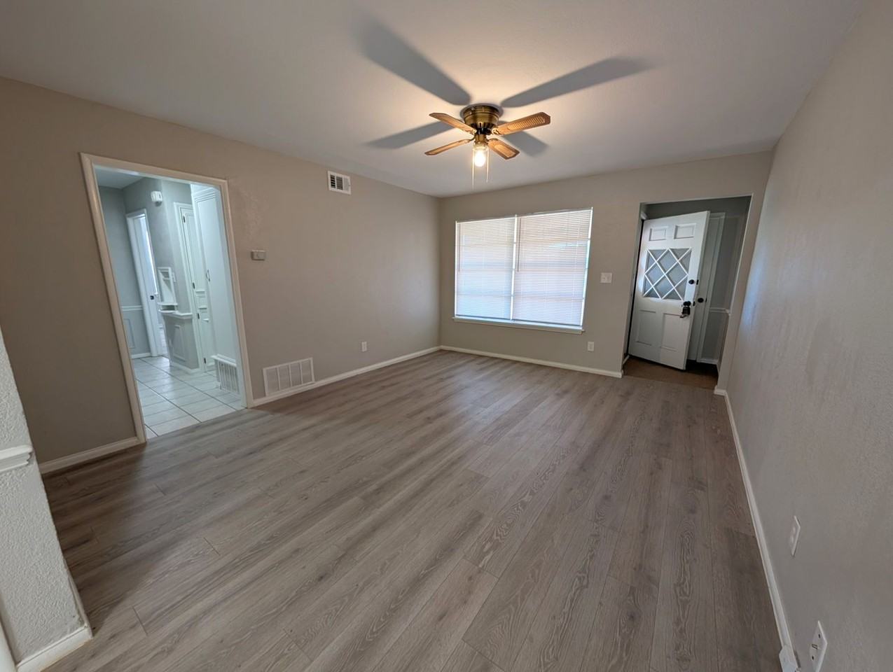 2709 Sw 55th St - Photo 6 of 14