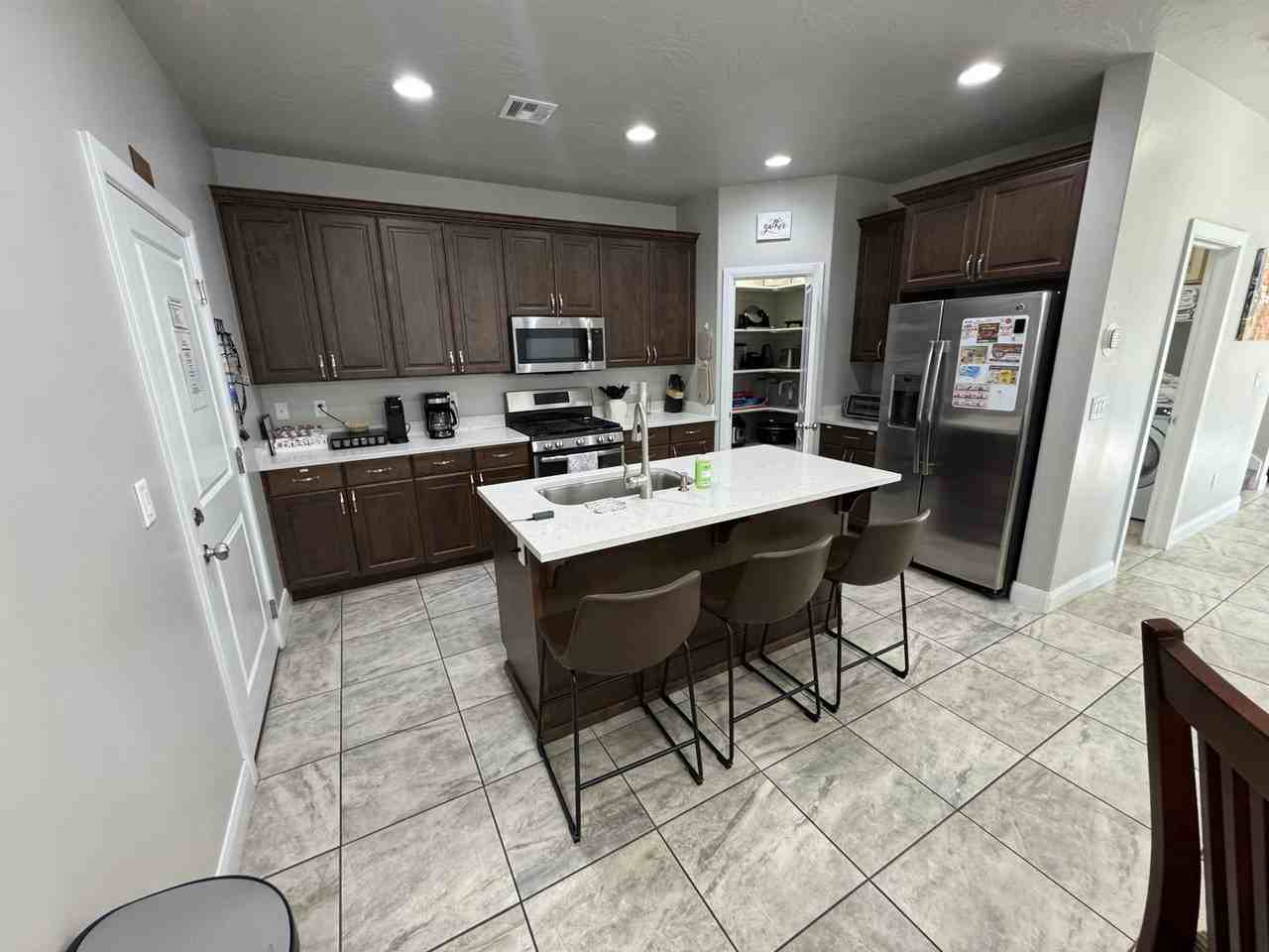 1906 E Holiday Ln - Photo 6 of 27