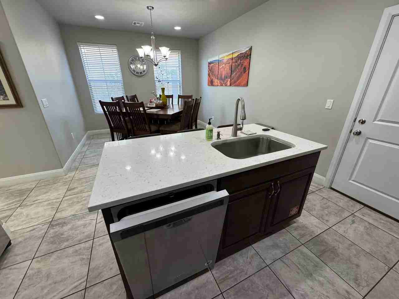 1906 E Holiday Ln - Photo 7 of 27