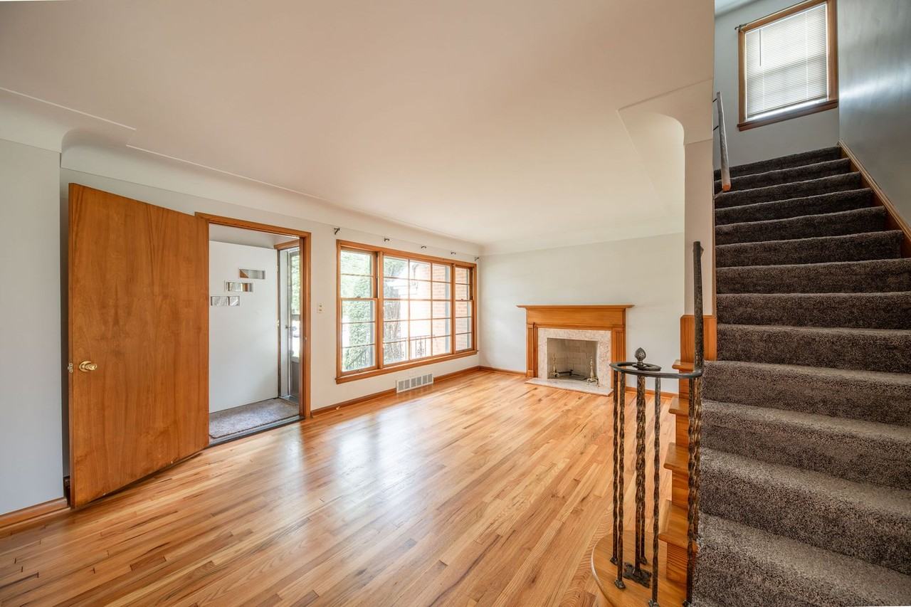 21709 Halworth Rd - Photo 3 of 24