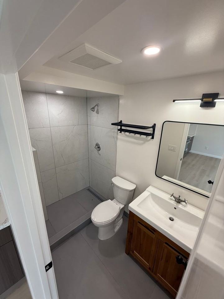 1063 Gilman Dr - Photo 3 of 12