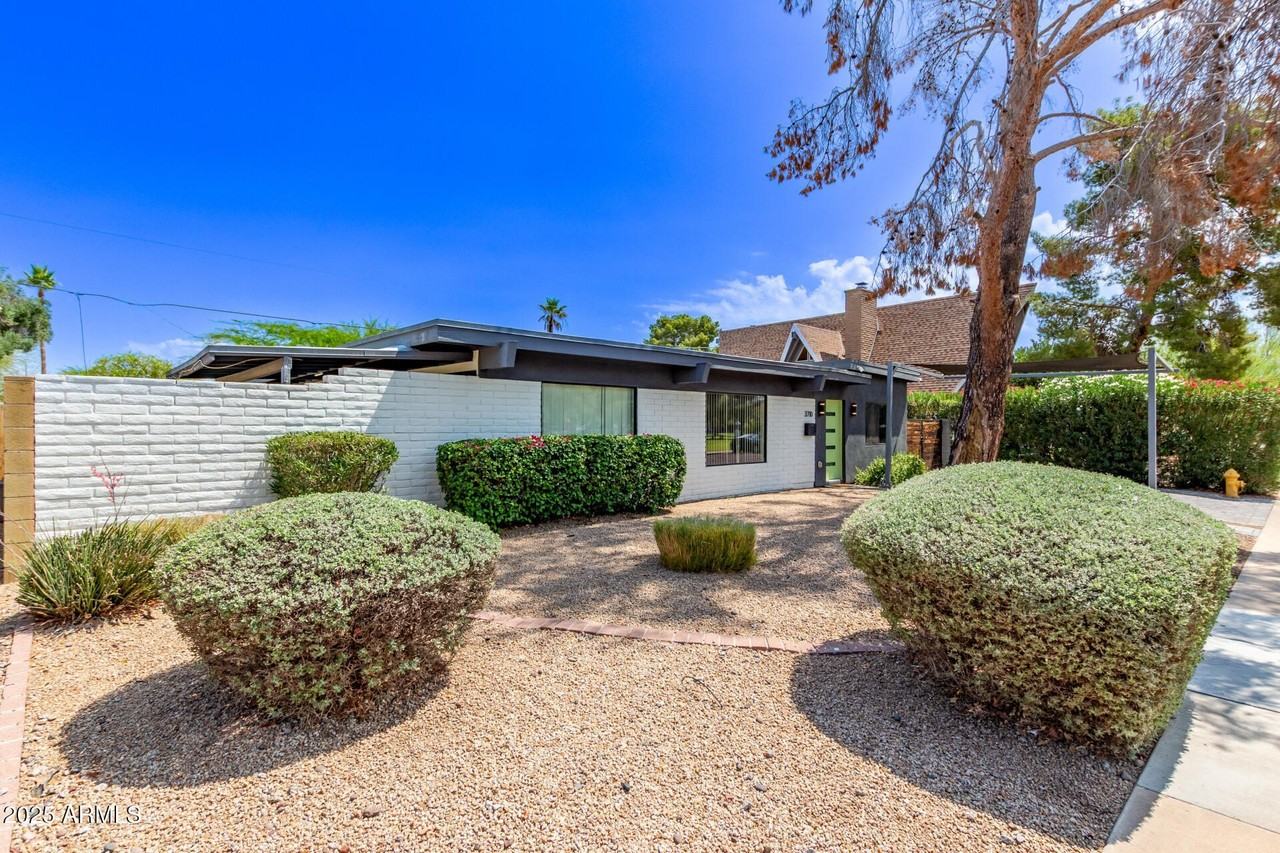 3710 E Altadena Ave - Photo 4 of 42