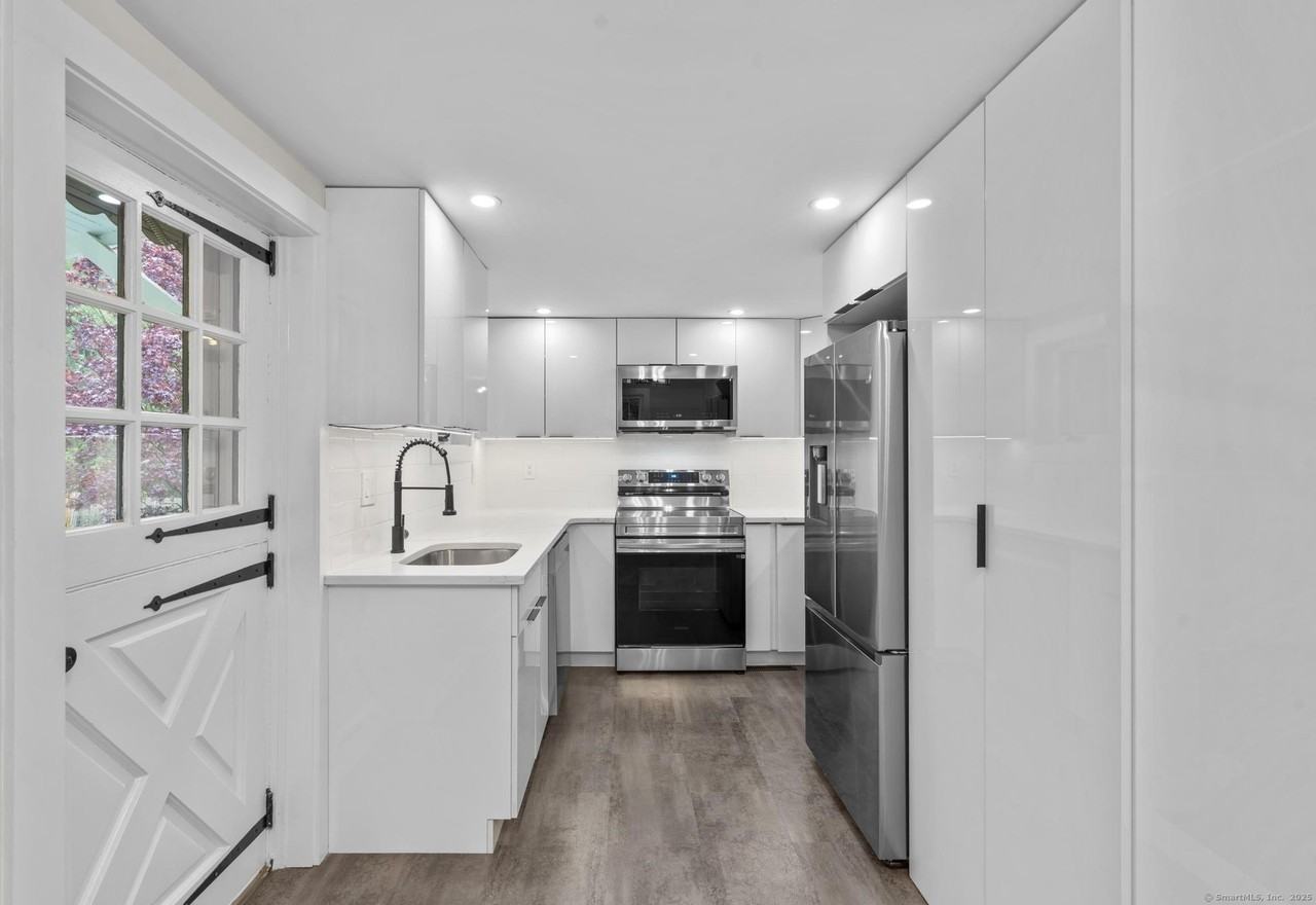 13 South St - Photo 7 of 33