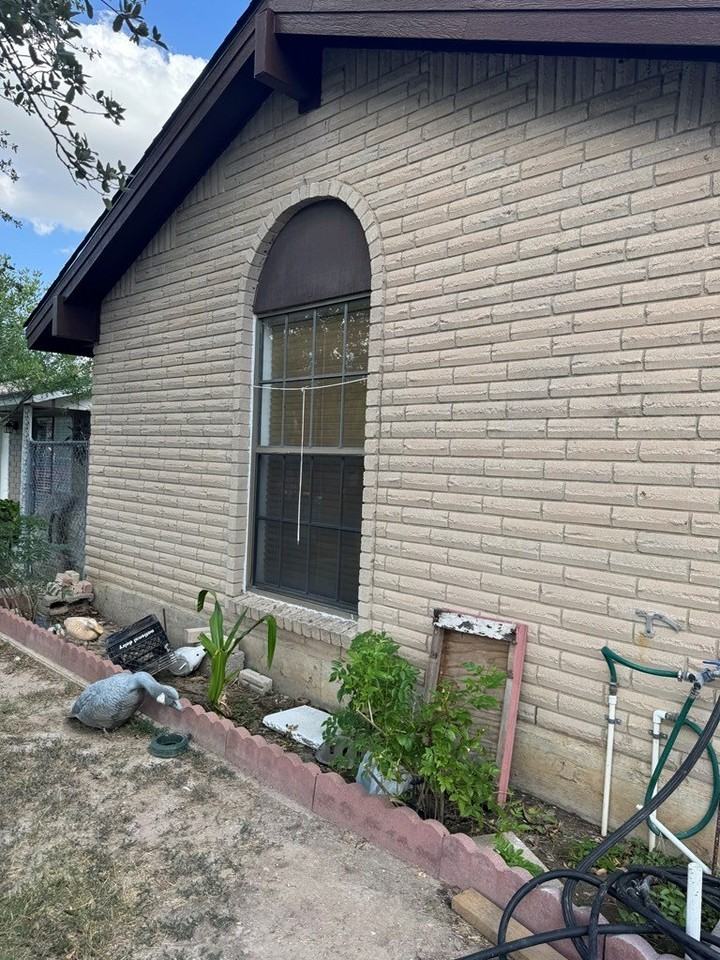 1010 Yota Dr - Photo 3 of 12